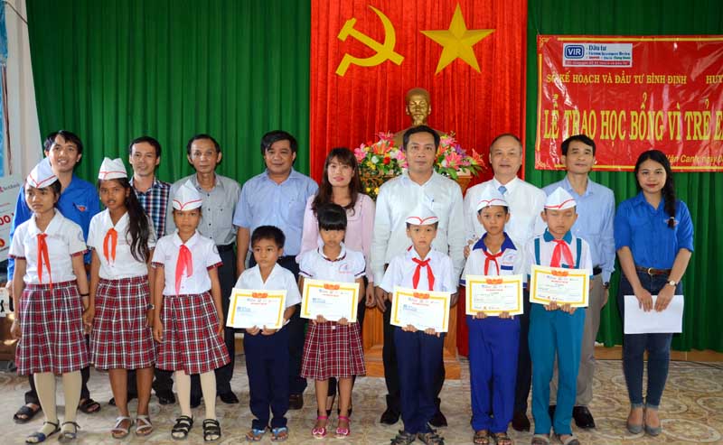 Quỹ học bổng “Swing for the Kids” đến với trẻ em Bình Định