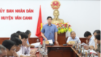 Phó chủ tịch UBND tỉnh Lâm Hải Giang (người đứng) phát biểu tại buổi làm việc