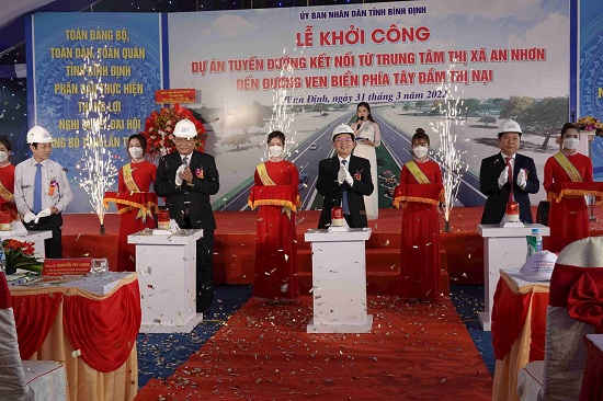 Nghi thức khởi công dự án Tuyến đường kết nối từ trung tâm thị xã An Nhơn đến đường ven biển phía Tây đầm Thị Nại tại thị xã An Nhơn.