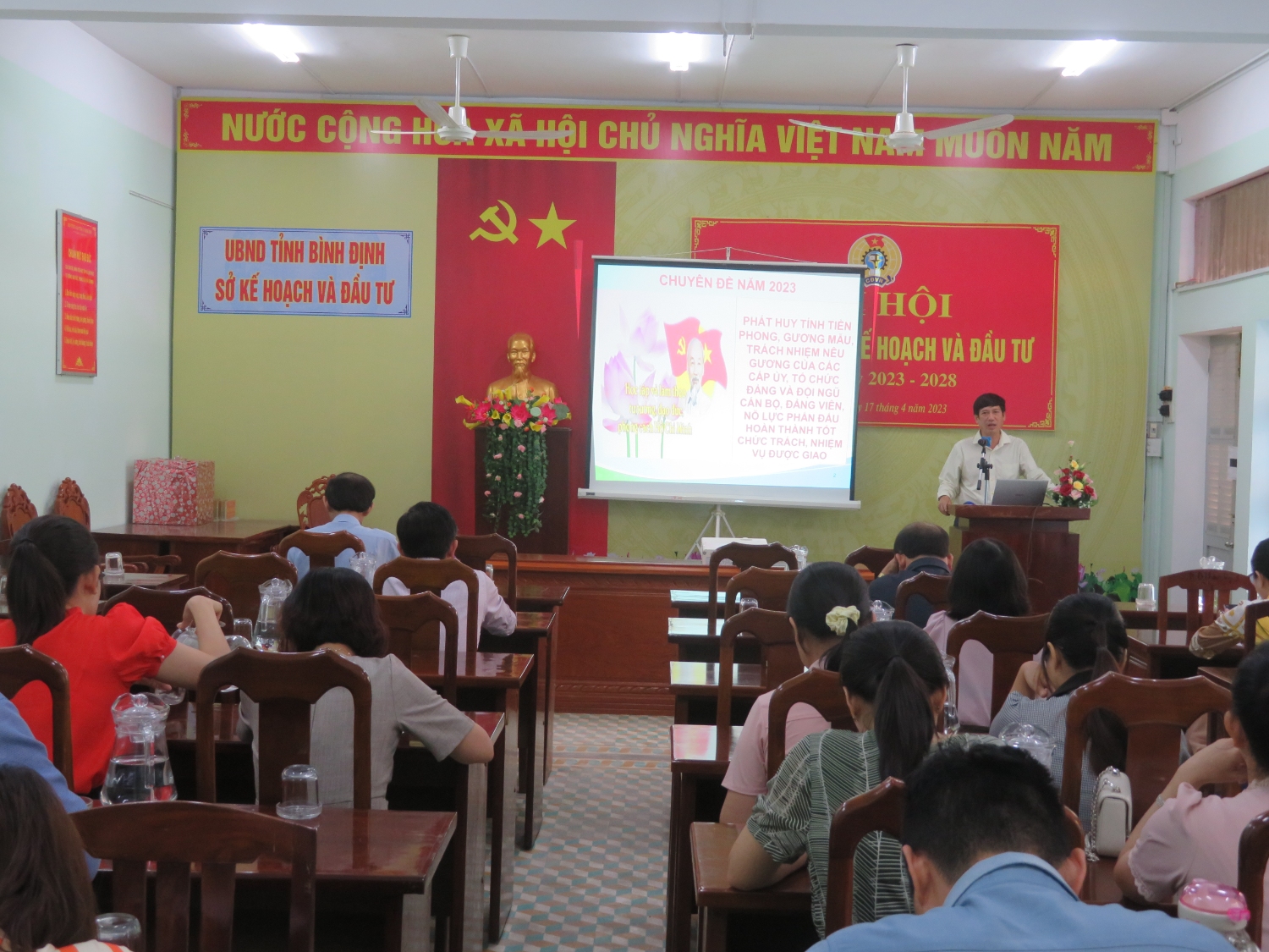 Đồng chí Nguyễn Hữu Lộc - Phó Bí thư Thường trực Đảng ủy Khối các cơ quan tỉnh quán triệt Chuyên đề năm 2023